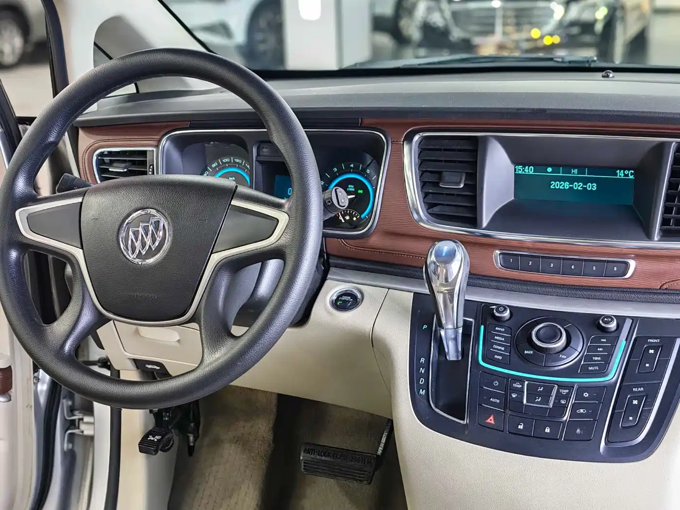 Buick GL8 2014 2.4L CT Luxury Business Comfort фото 12
