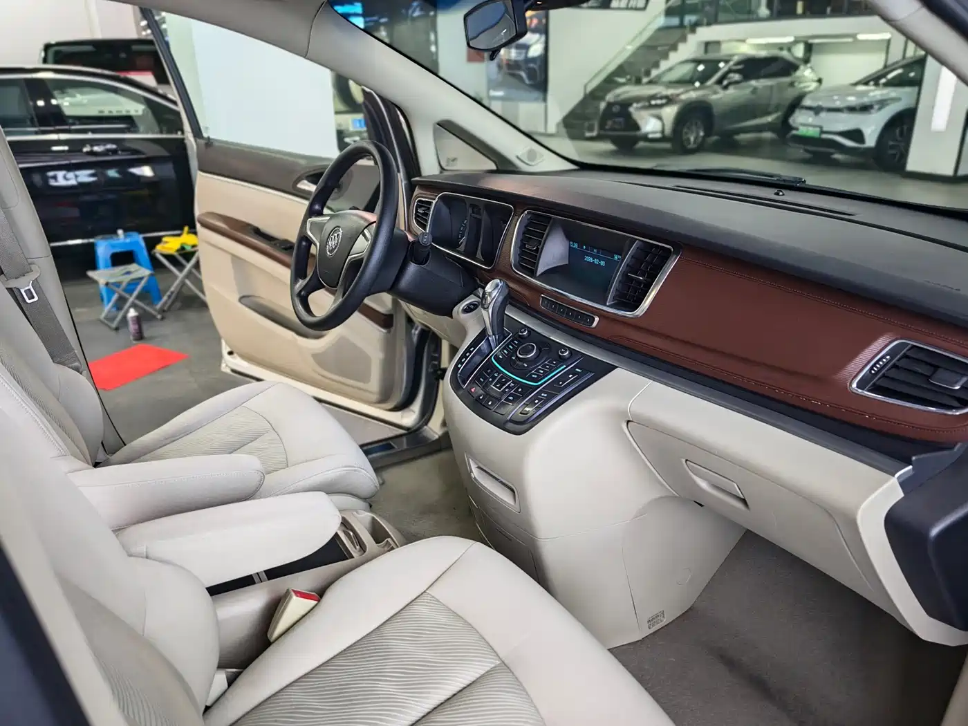 Buick GL8 2014 2.4L CT Luxury Business Comfort фото 13