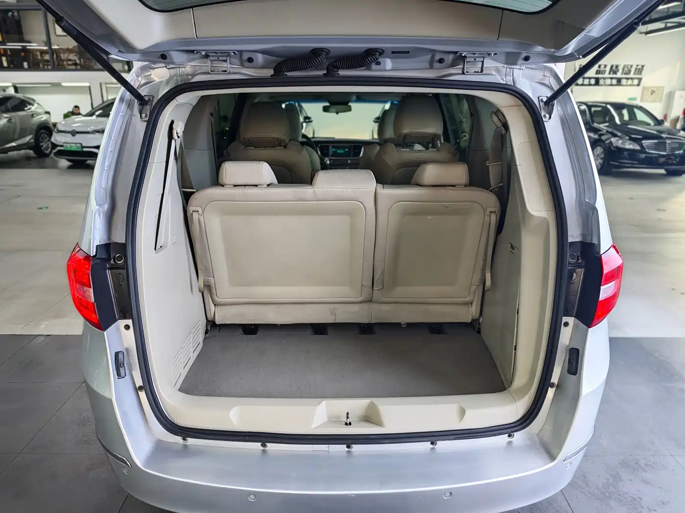 Buick GL8 2014 2.4L CT Luxury Business Comfort фото 23