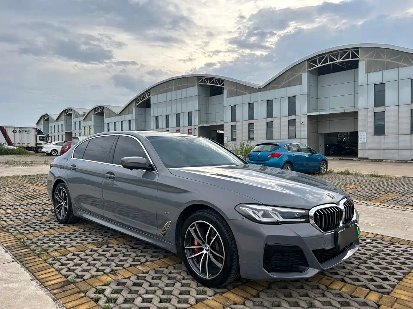 BMW 5 Series New Energy 2021 535Le M Sport Package фото 3