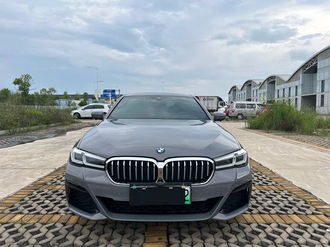 BMW 5 Series New Energy 2021 535Le M Sport Package фото 2