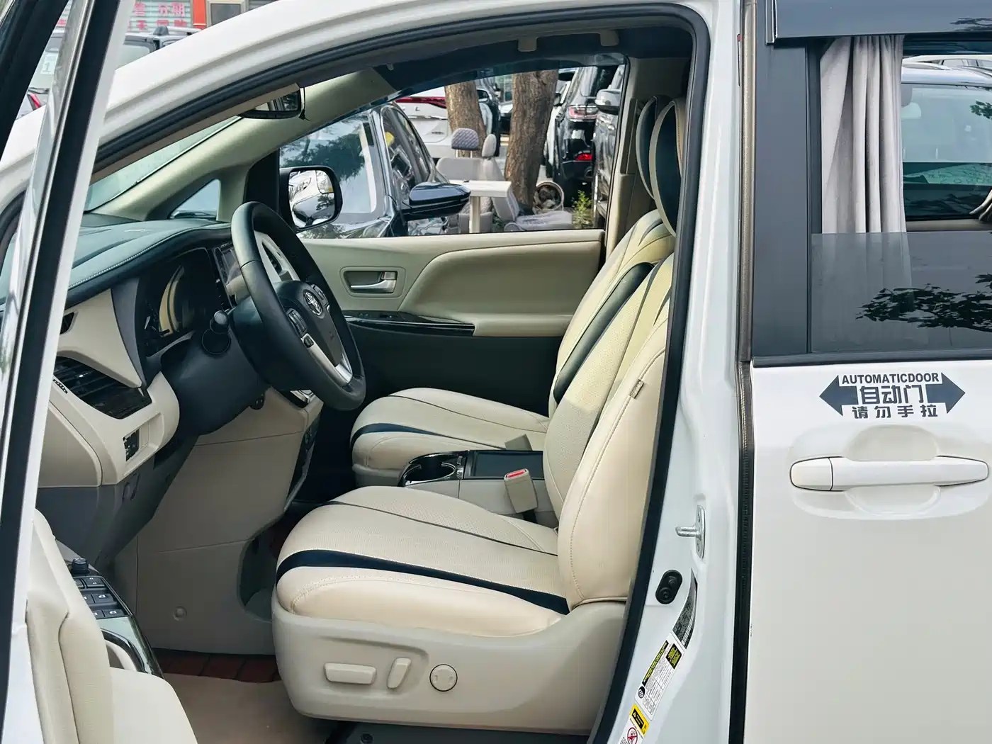 Toyota Sienna 2015 3.5L 2WD L фото 7