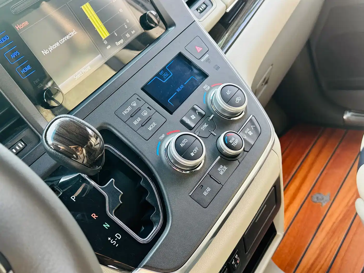 Toyota Sienna 2015 3.5L 2WD L фото 14
