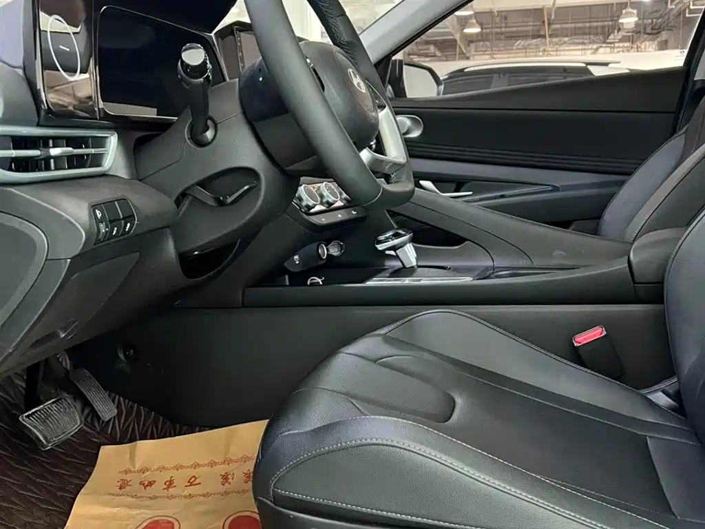 Hyundai Elantra 2023 1.5L CVT GLX Elite Edition фото 8