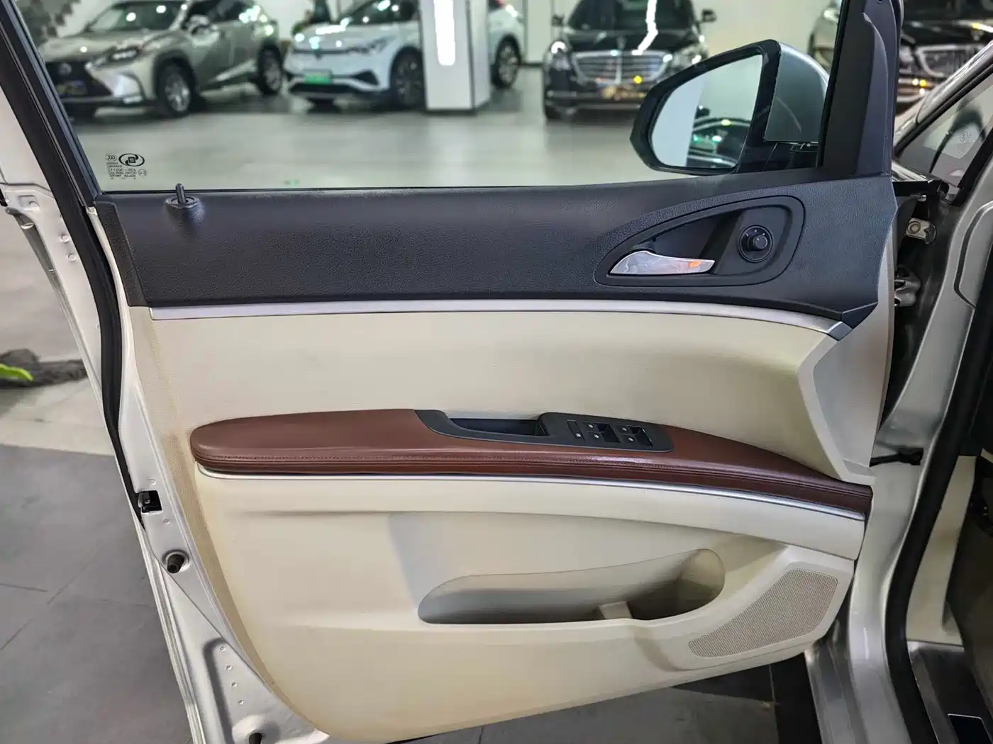 Buick GL8 2014 2.4L CT Luxury Business Comfort фото 25