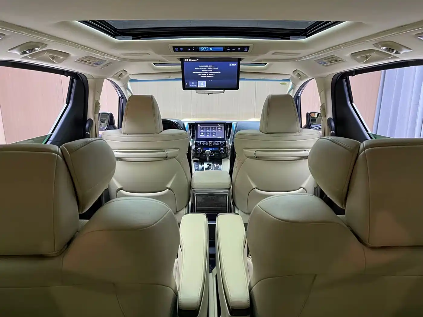 Toyota Vellfire 2020 Twin Engine 2.5L HV Premium Edition фото 9