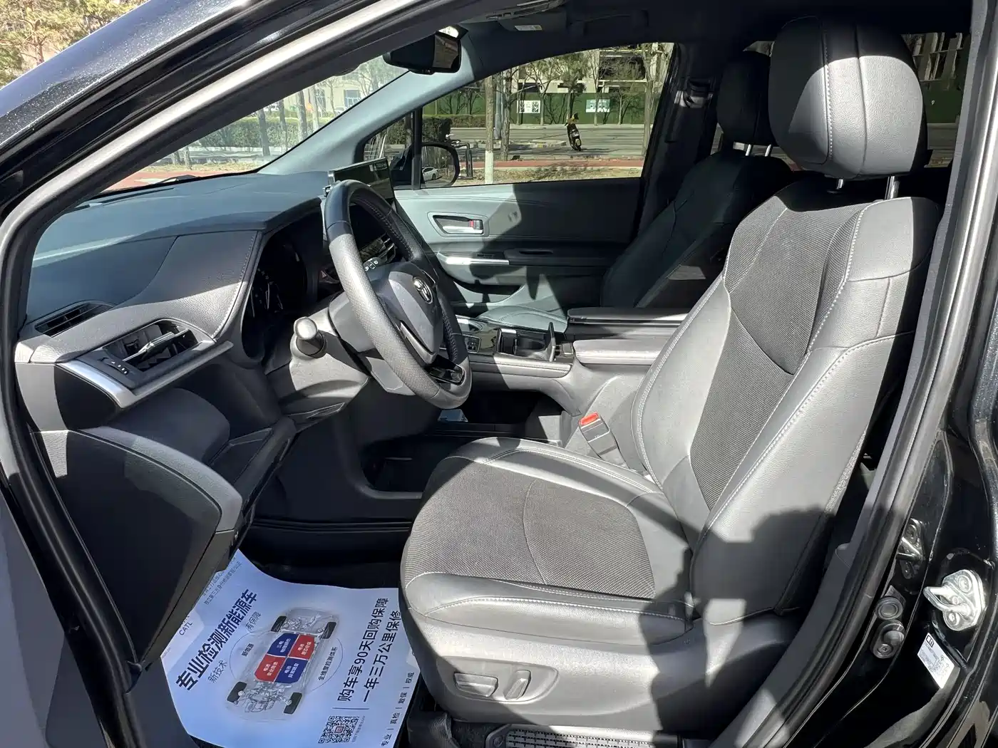 Toyota Sienna 2021 2.5L Hybrid Premium Edition фото 14