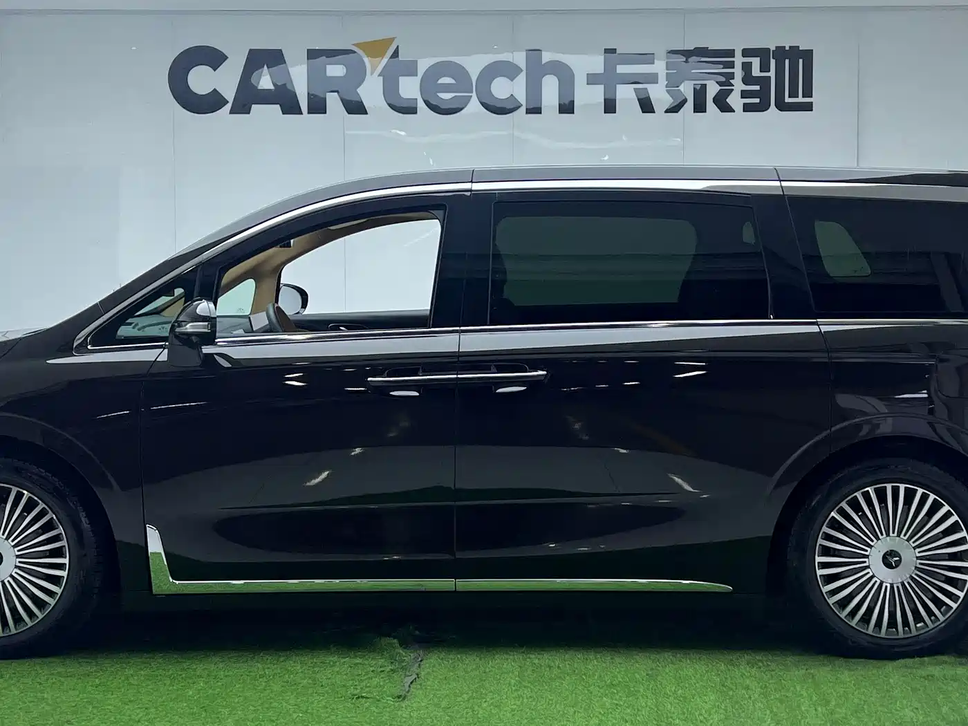 Voyah Auto Voyah Dreamer 2025 PHEV AWD Flagship Kunpeng Edition фото 10