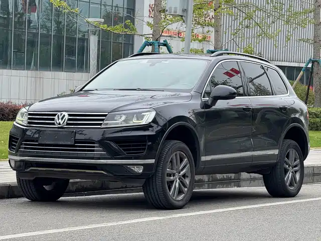 VOLKSWAGEN TOUAREG