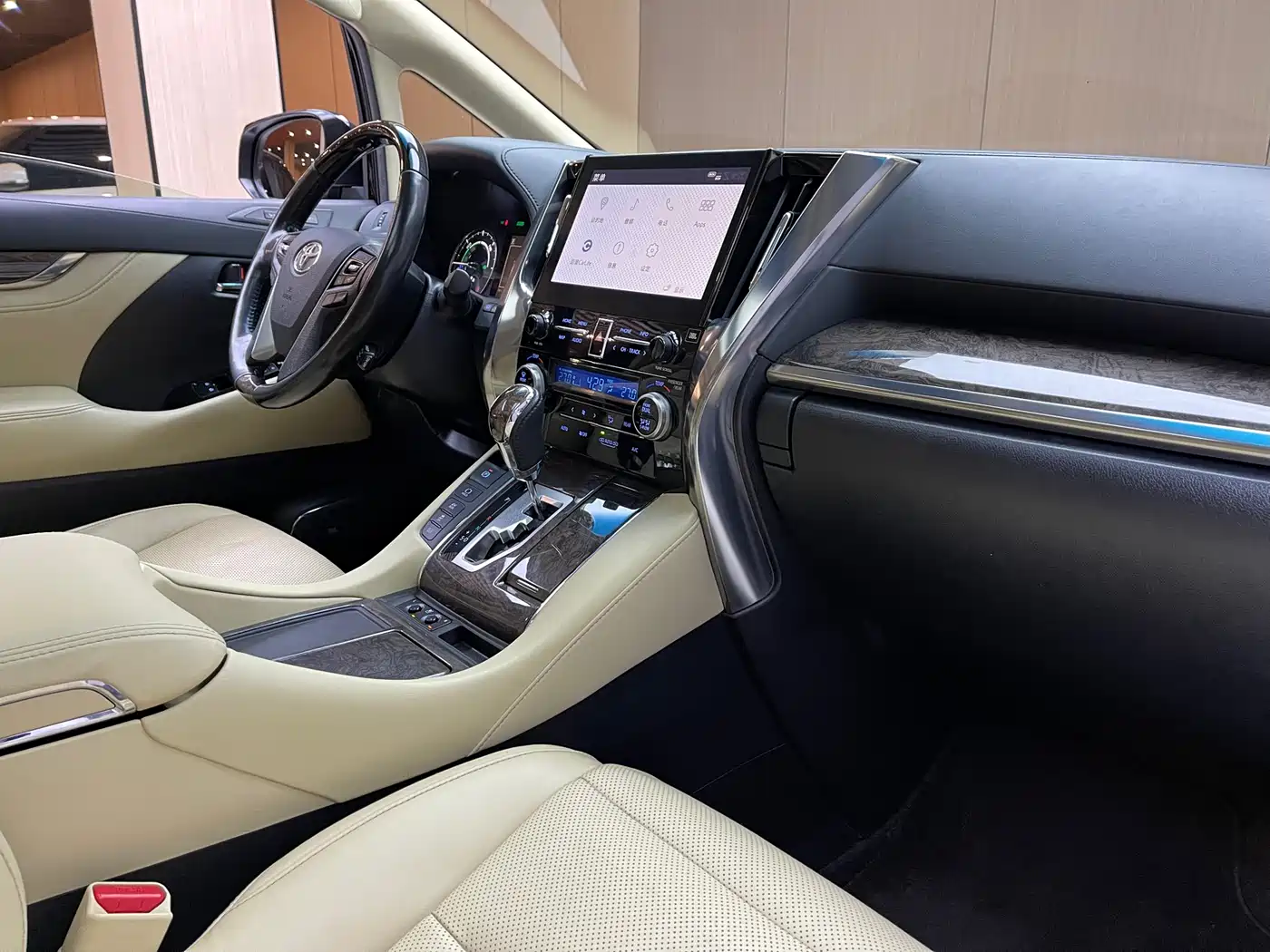 Toyota Vellfire 2020 Twin Engine 2.5L HV Premium Edition фото 6