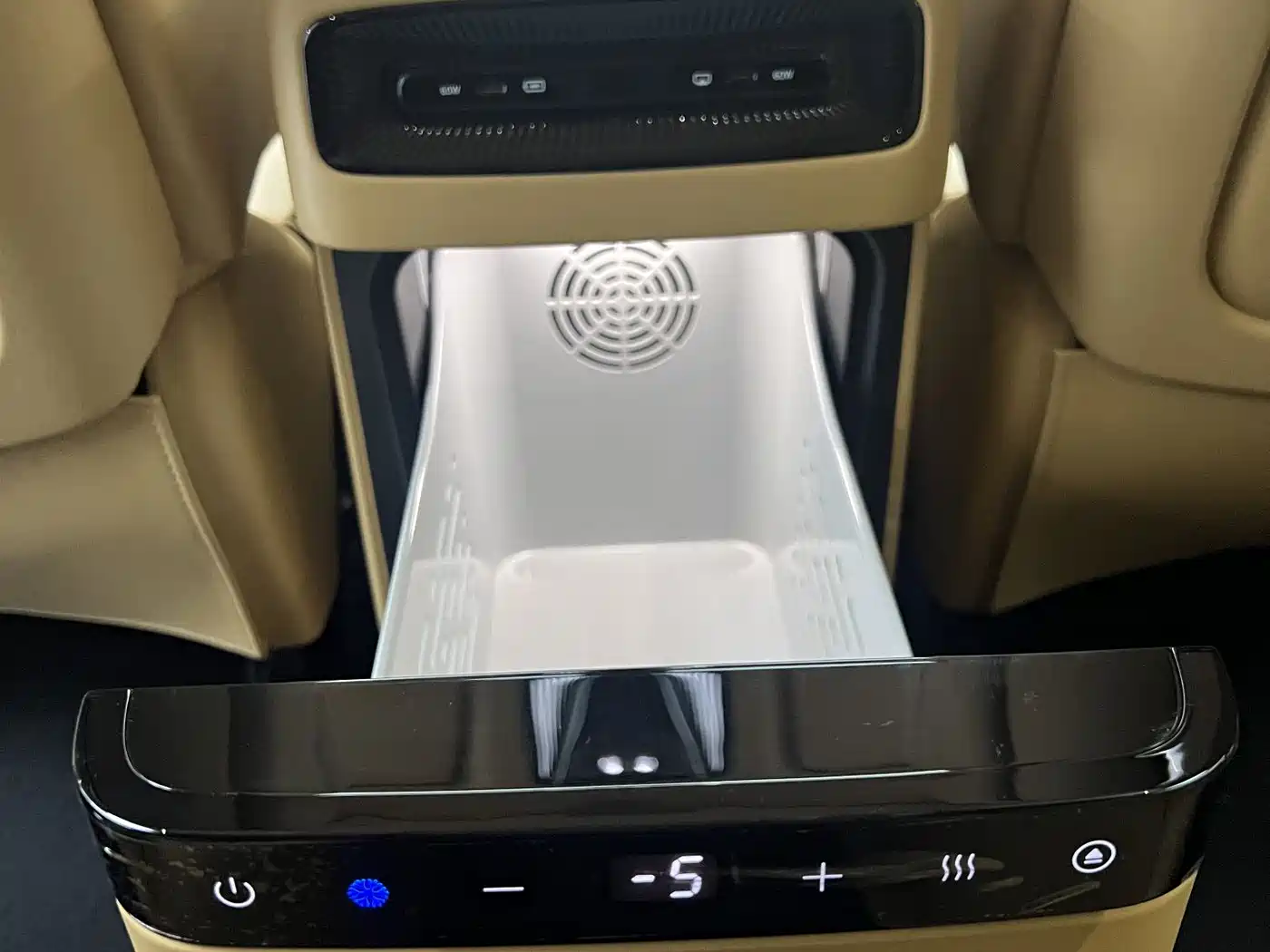 Voyah Auto Voyah Dreamer 2025 PHEV AWD Flagship Kunpeng Edition фото 15