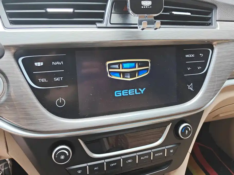 Фото 13 - Geely Emgrand