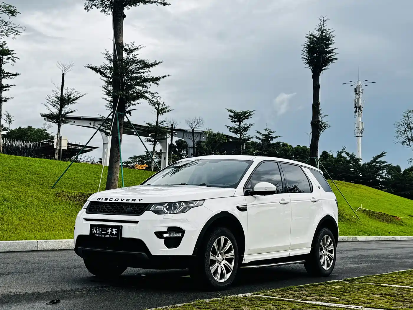 Land Rover Discovery Sport 2018 240PS SE Edition фото 2