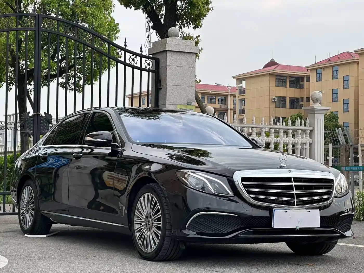 Mercedes-Benz E-Class 2020 E 300 L Fashion фото 3