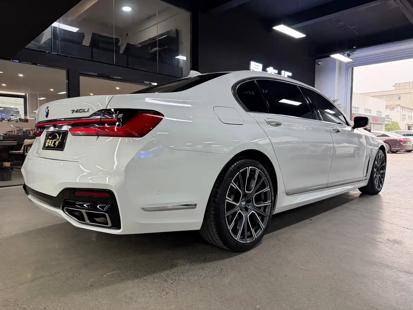 BMW 7 Series 2016 730Li Leading фото 13