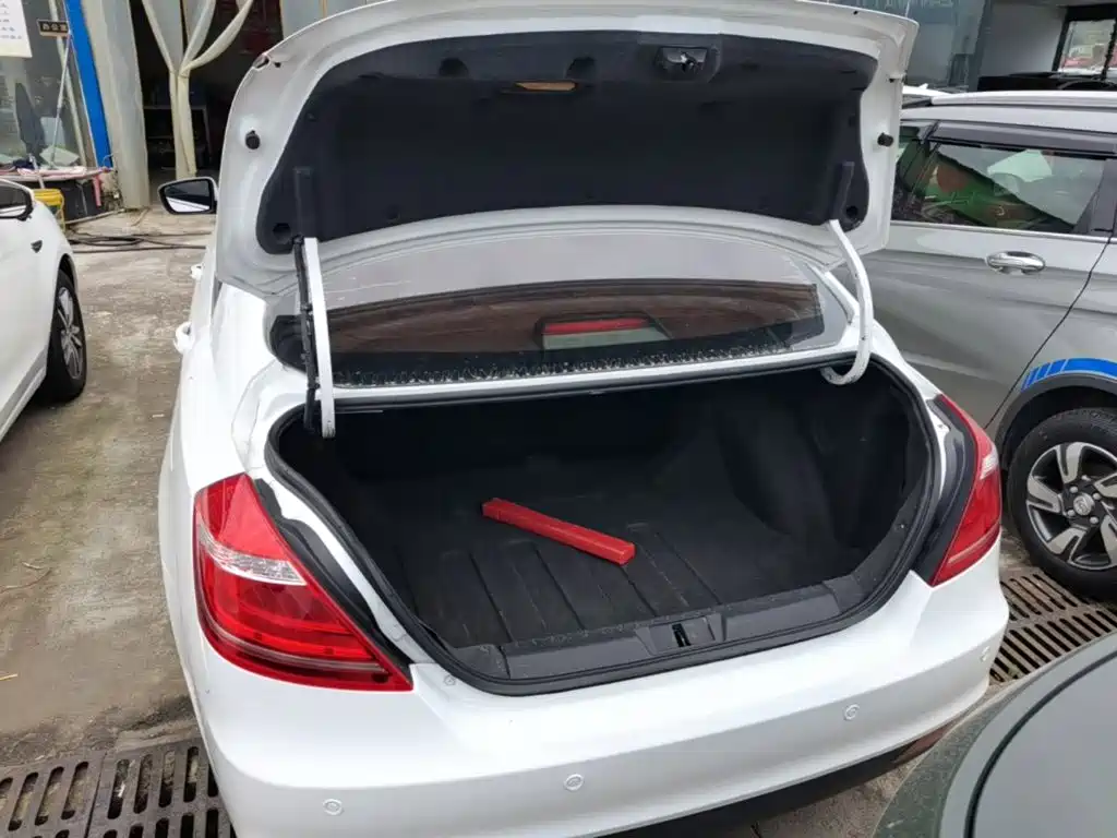 Geely Emgrand 2015 2015 Sedan 1.5L CVT Upward Edition