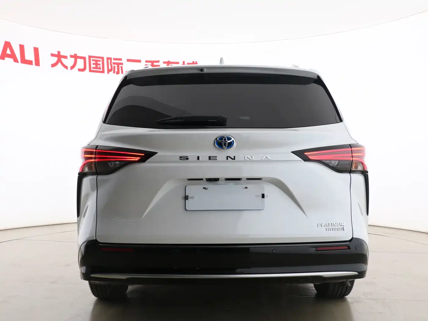 Toyota Sienna 2021 2.5L Hybrid Platinum Edition фото 14