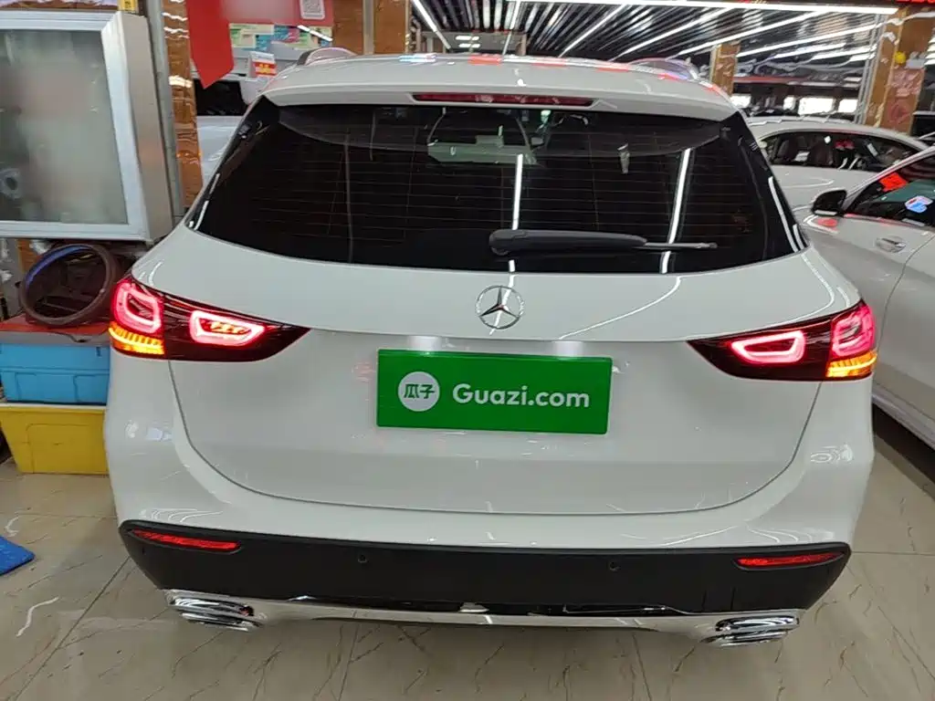 MERCEDES-BENZ GLA