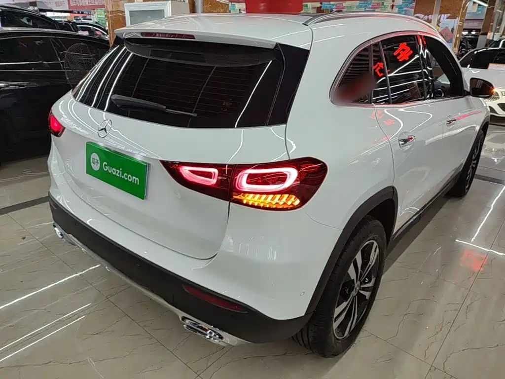 MERCEDES-BENZ GLA