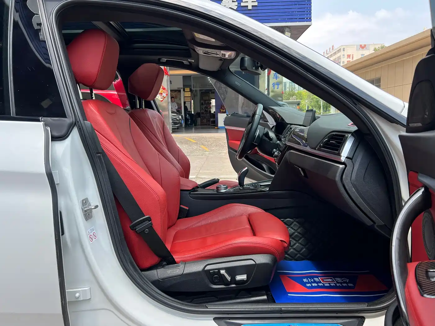 BMW 3 Series GT 2019 330i xDrive M Sport Black Night Edition фото 15