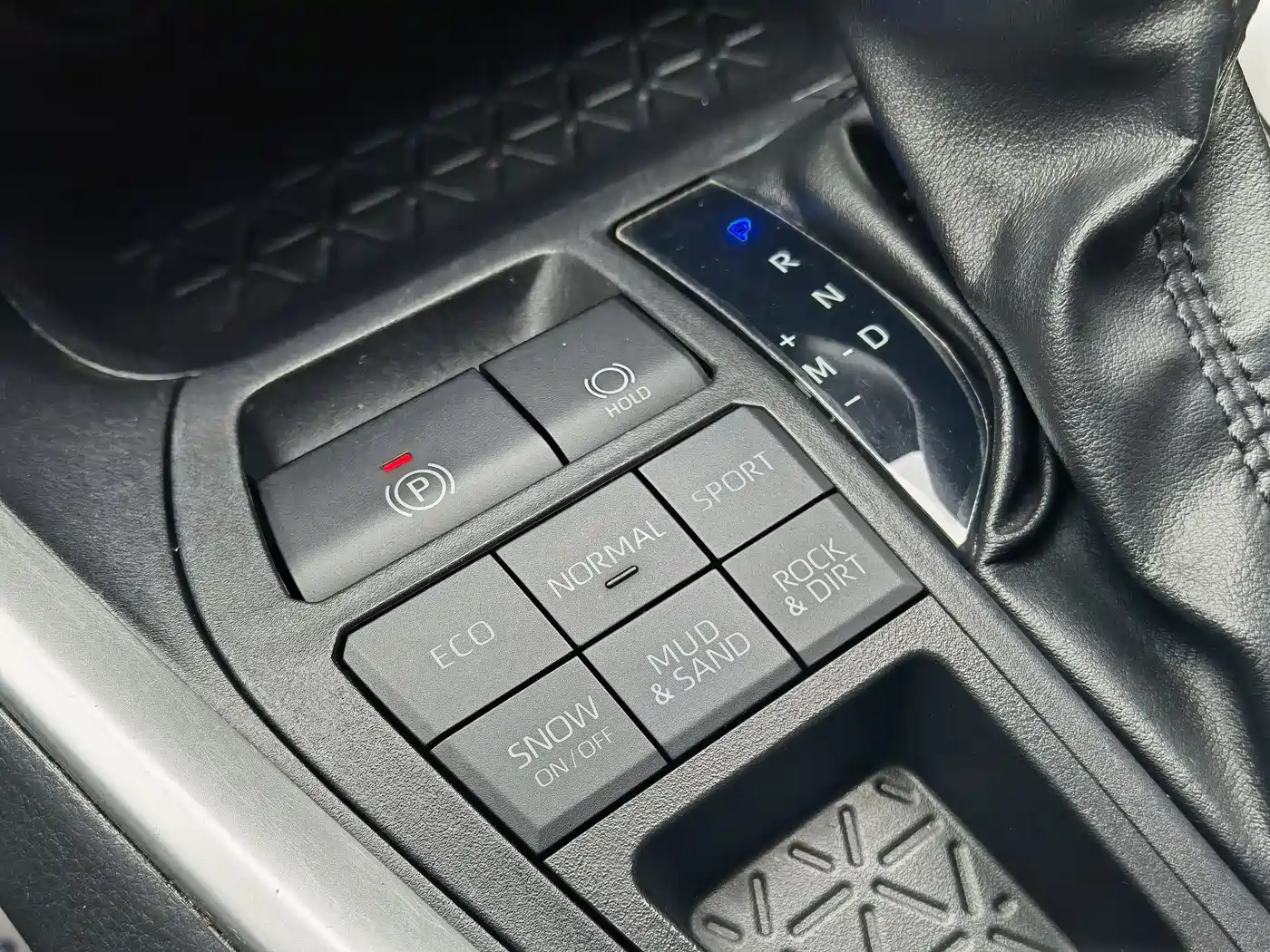Toyota Wildlander 2023 2.0L CVT AWD Luxury PLUS фото 13