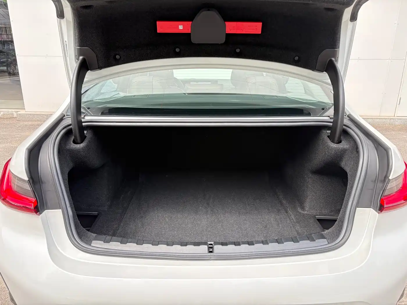 BMW 3 Series 2024 325Li M Sport Shadowline Package фото 17