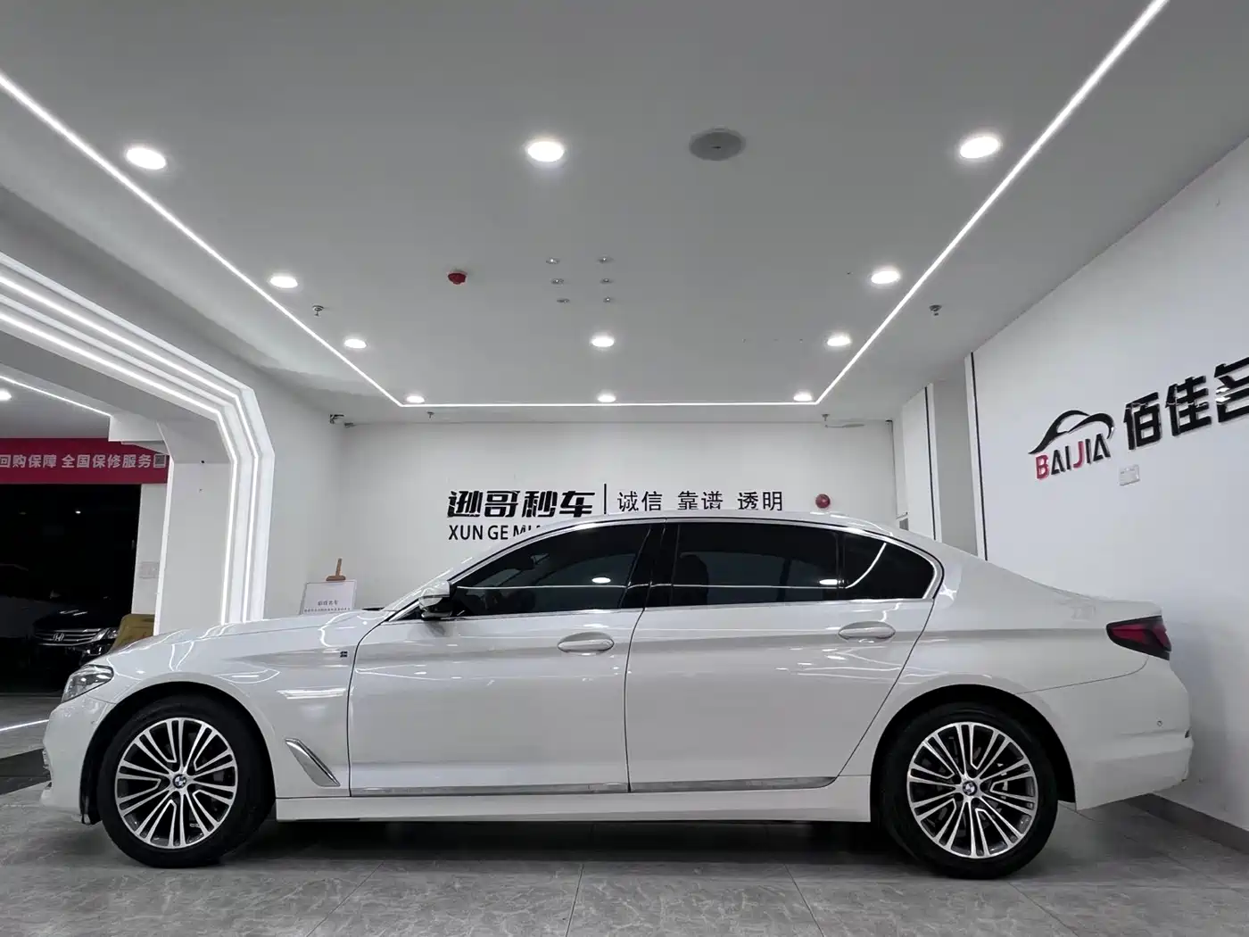 BMW 5 Series 2019 530Li Premium Luxury Package фото 4