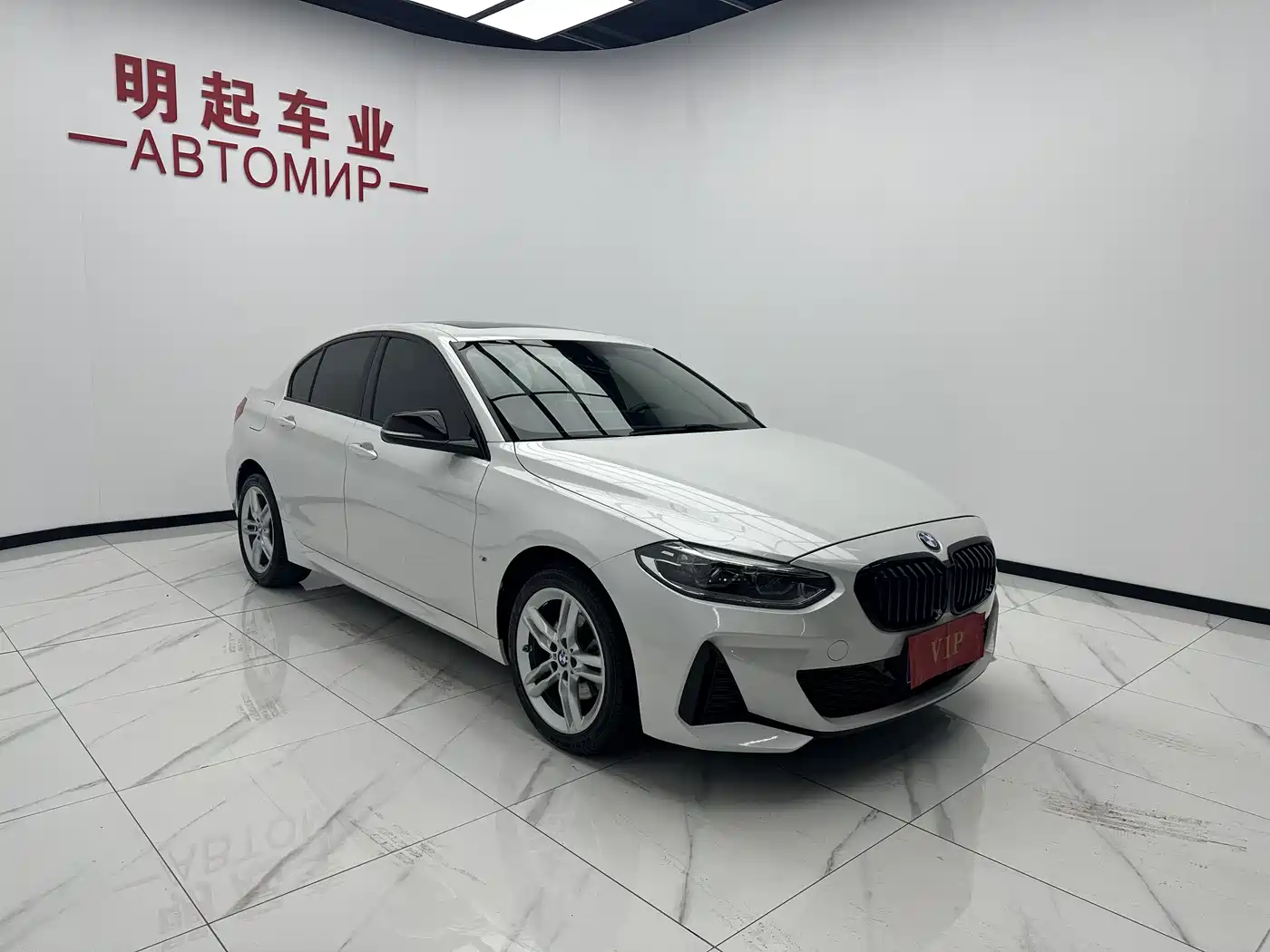 BMW 1 Series 2023 120i M Sport Shadow Edition фото 3