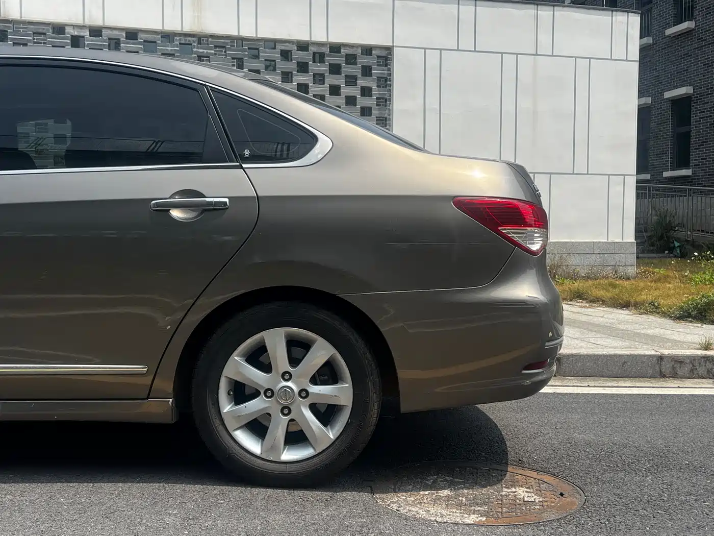Nissan Sylphy 2010 2009 Model 1.6XL Automatic Luxury Sunroof Edition