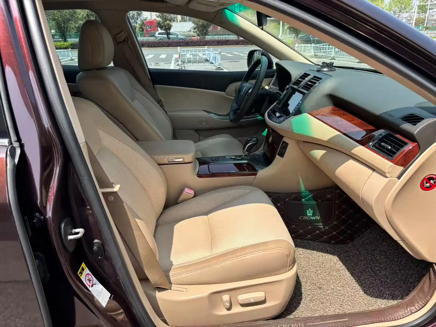 Toyota Crown 2012 2.5L Royal Leather Edition фото 13