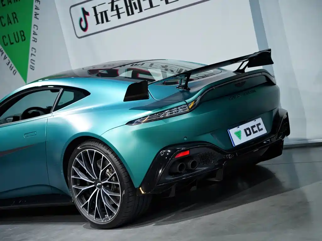 Фото 16 - Aston Martin Vantage