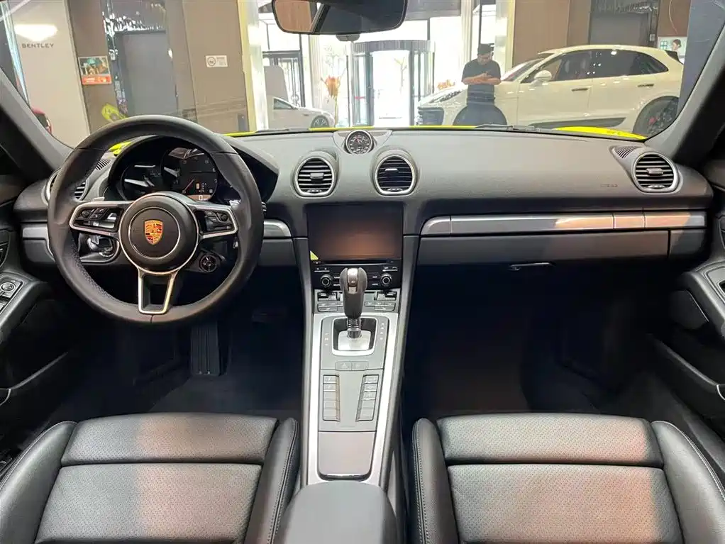 Porsche 718 2018 Cayman 2.0T фото 5