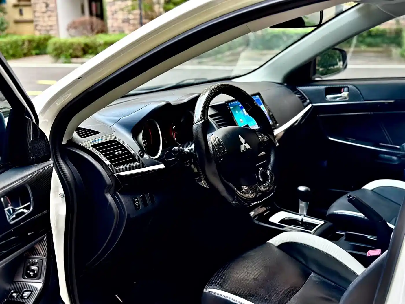 Mitsubishi Lancer EX 2016 1.8L CVT Black & White Replica фото 10