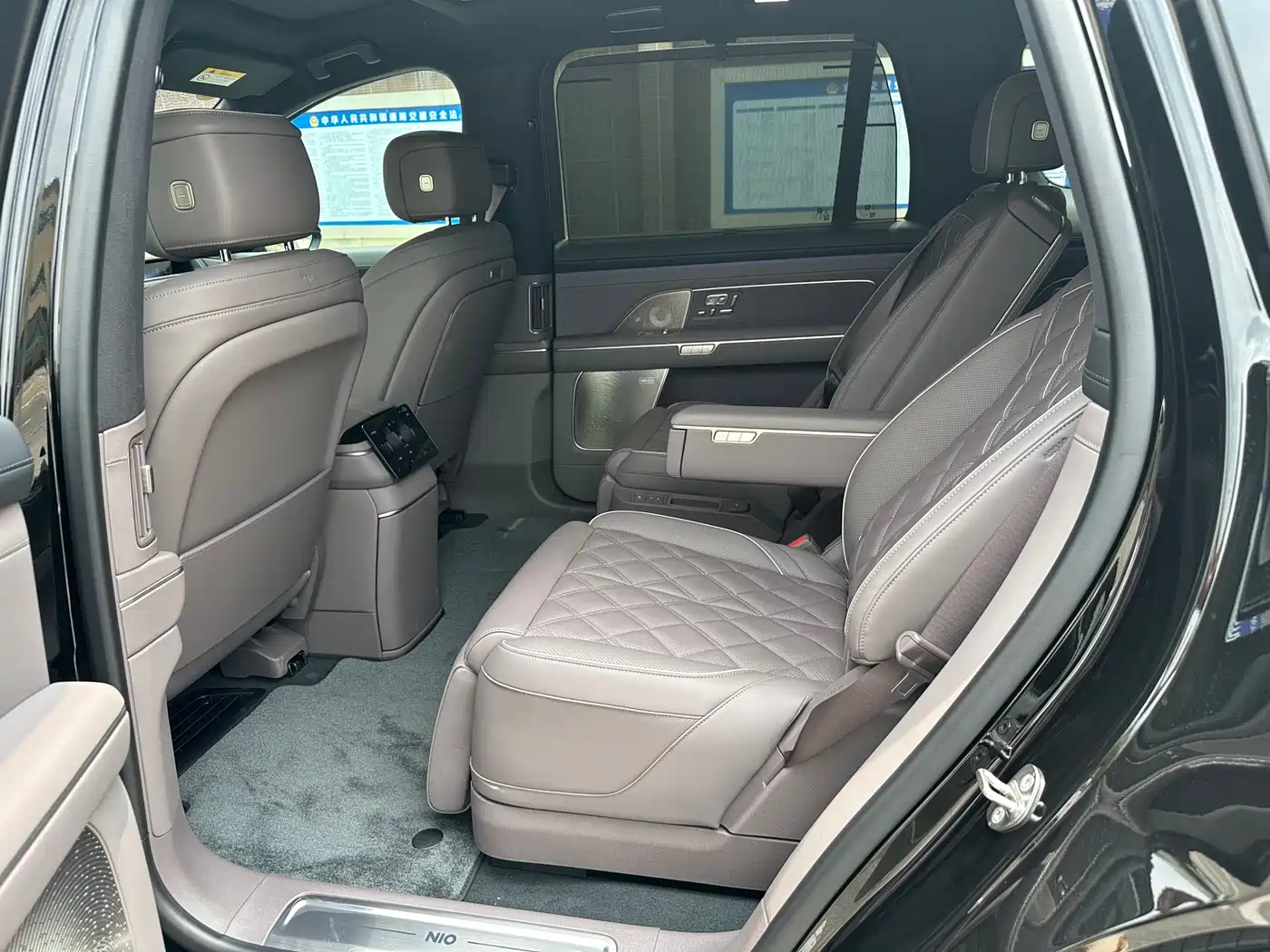 NIO ES8 2025 Model 6-Seat Executive Luxury Edition фото 5