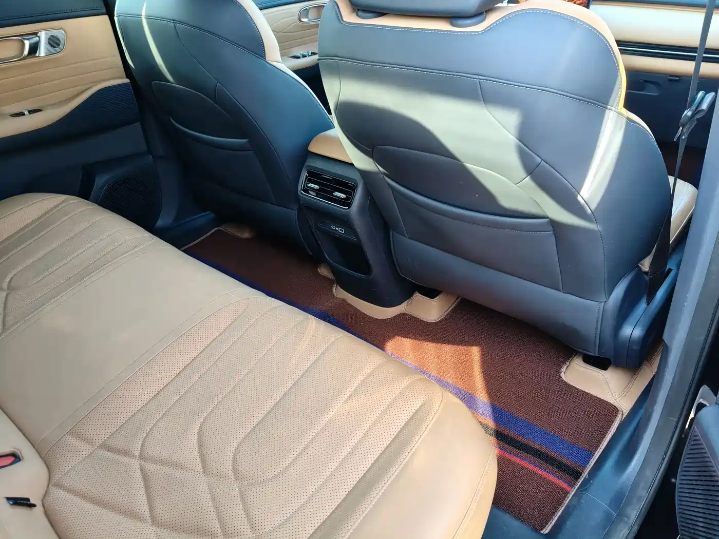 Geely Galaxy Galaxy Starship 7 EM-i 2025 Model 120km Voyage+ Edition фото 8