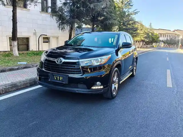 TOYOTA HIGHLANDER
