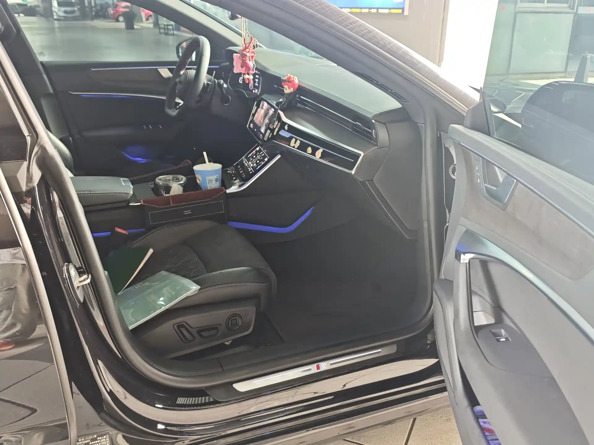 Фото 7 - Audi A7L