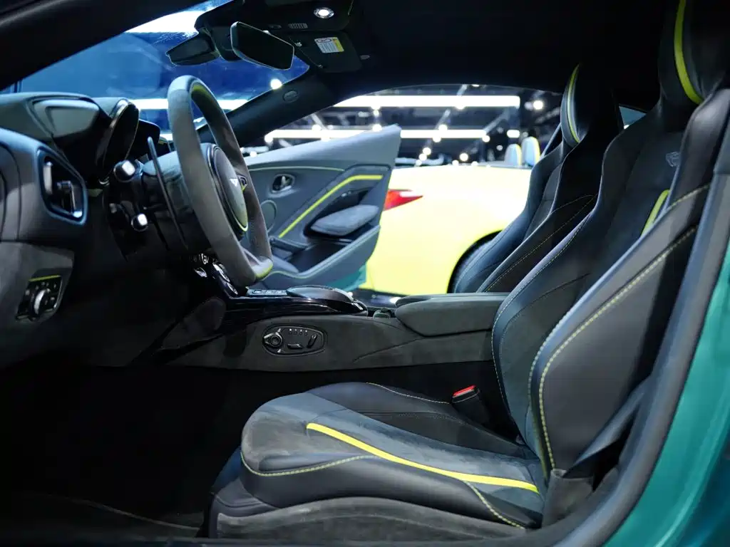 Фото 27 - Aston Martin Vantage