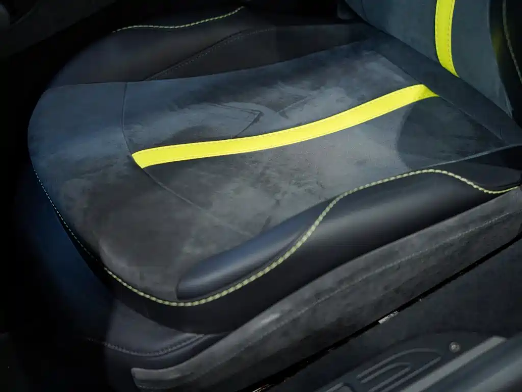Фото 29 - Aston Martin Vantage