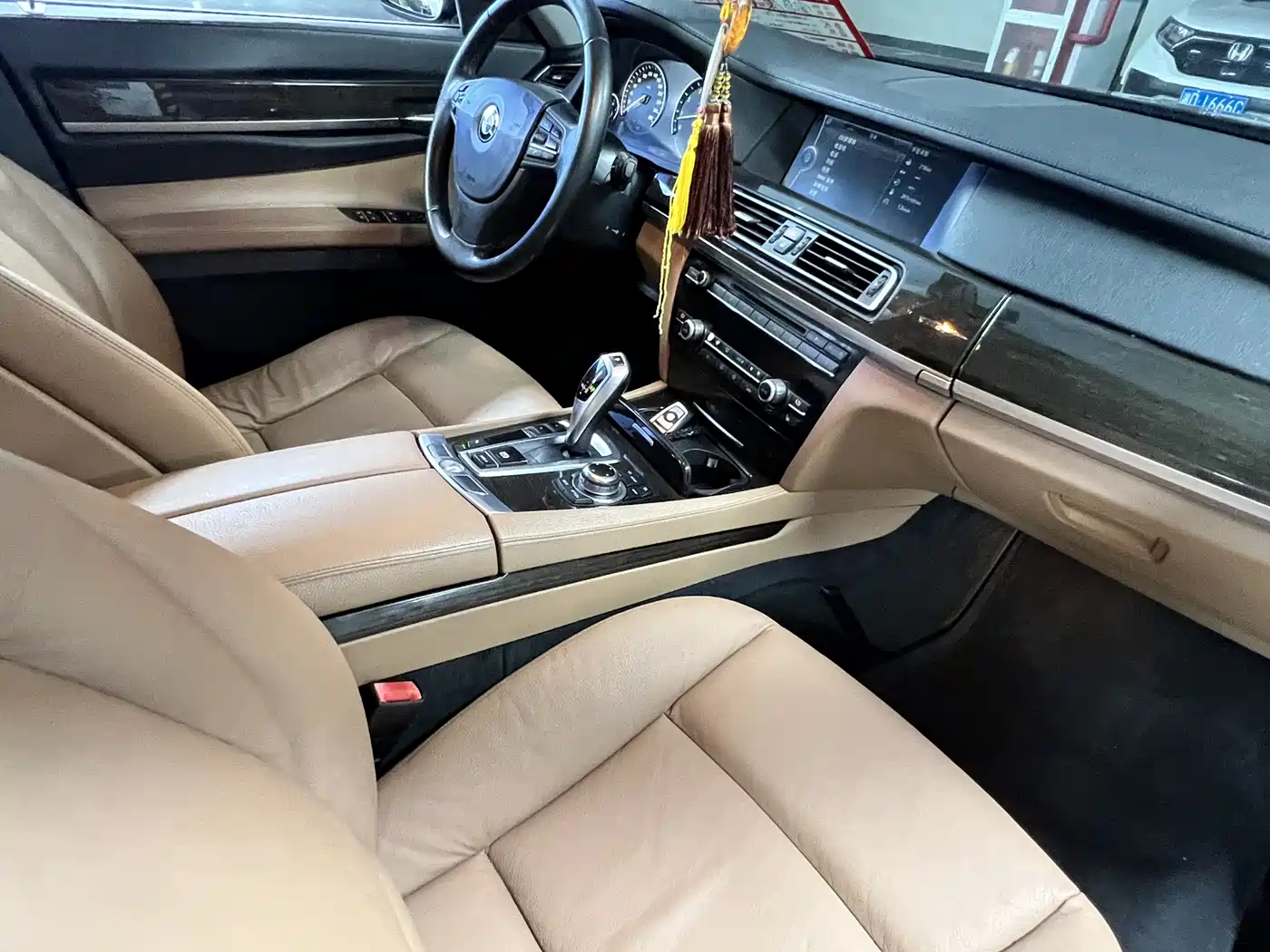 BMW 7 Series 2011 740Li Steinway Limited Edition фото 14