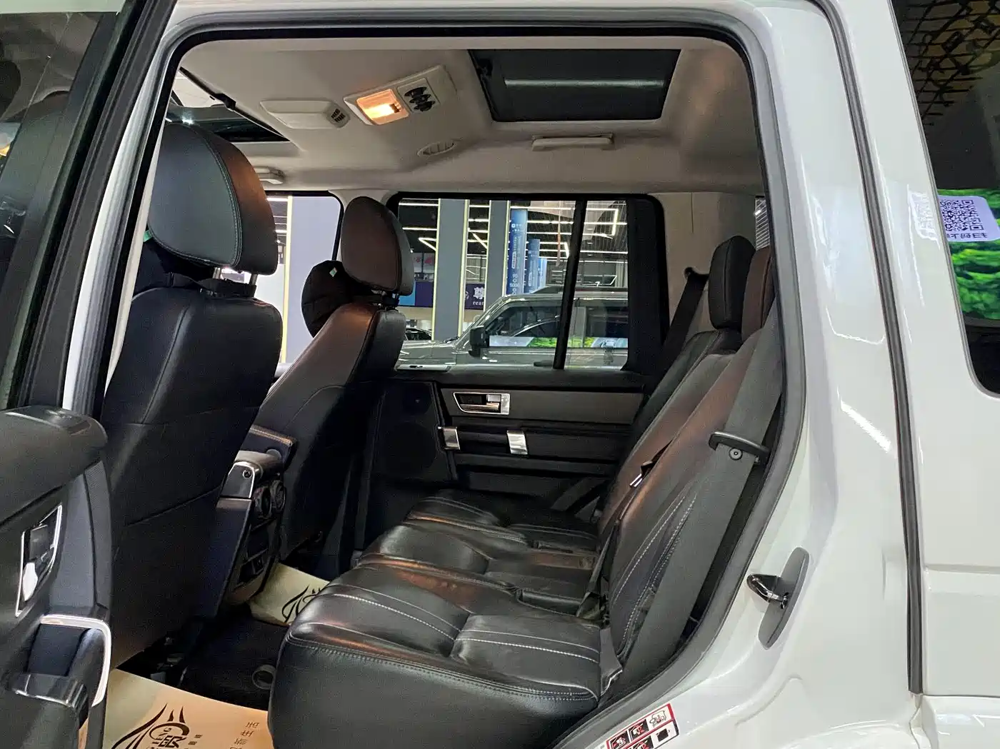 Land Rover Discovery 2014 3.0 SC V6 HSE фото 10