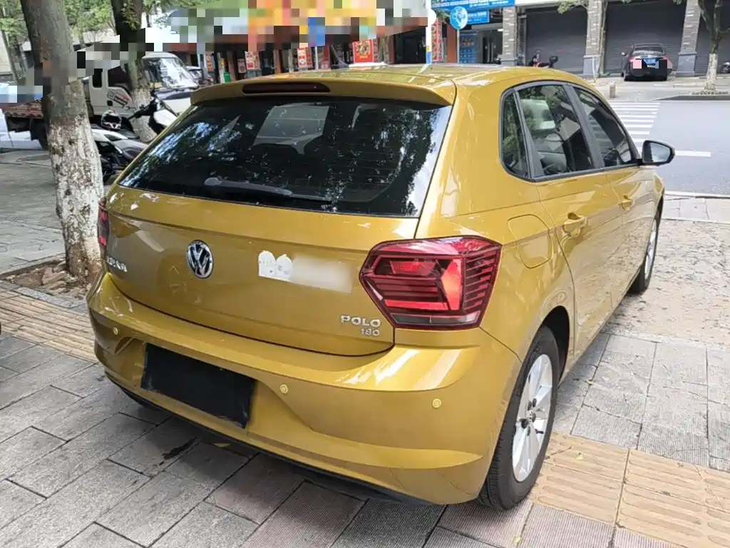 VOLKSWAGEN POLO