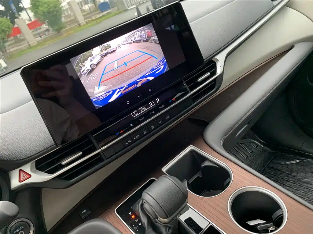 Toyota Sienna 2024 2.5L Hybrid Comfort Edition фото 18