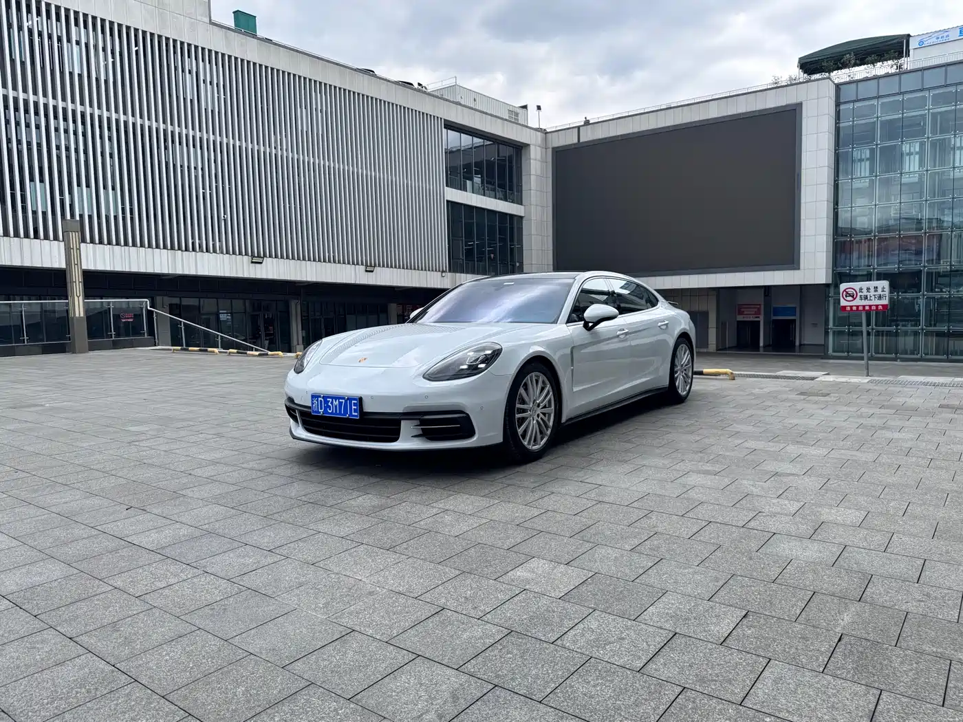 Porsche Panamera 2017 Panamera Executive Long Wheelbase 3.0T фото 10