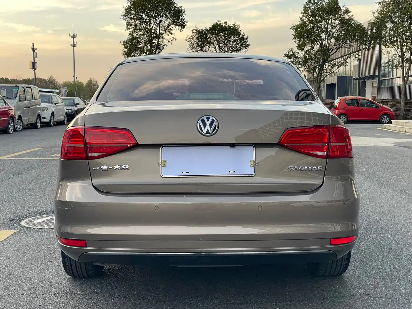Volkswagen Sagitar 2017 1.6L Automatic Comfort фото 16