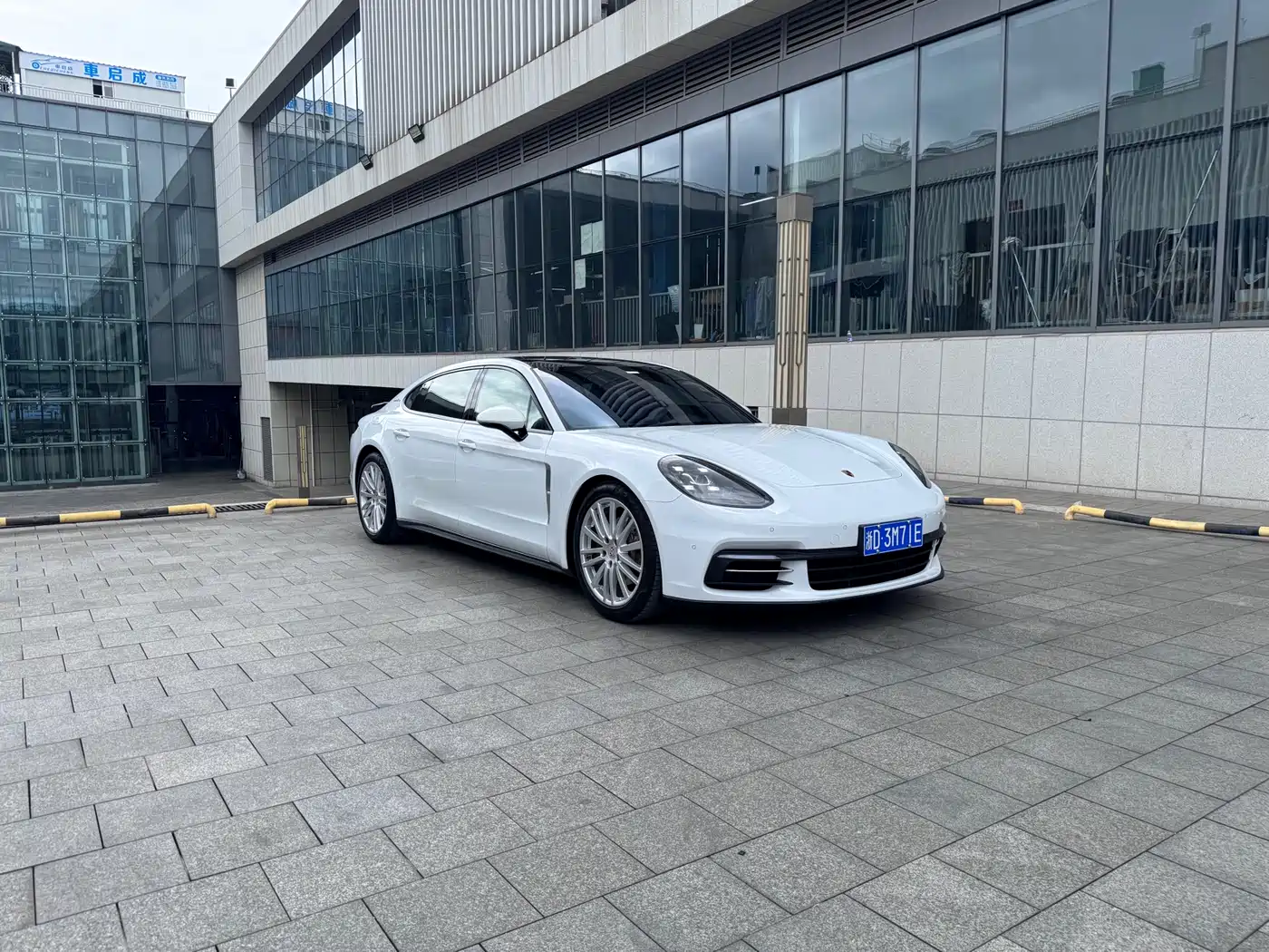 Porsche Panamera 2017 Panamera Executive Long Wheelbase 3.0T фото 4