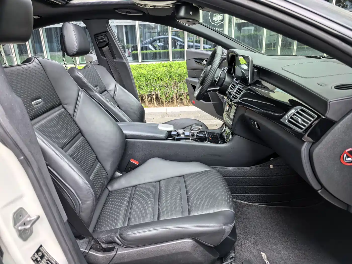 Mercedes-Benz CLS AMG 2015 AMG CLS 63 4MATIC фото 28