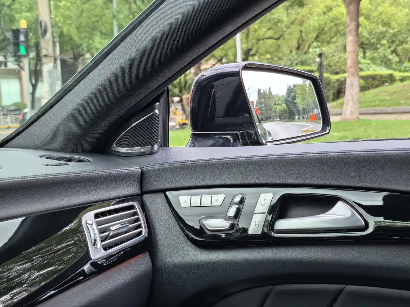 Mercedes-Benz CLS AMG 2015 AMG CLS 63 4MATIC фото 34