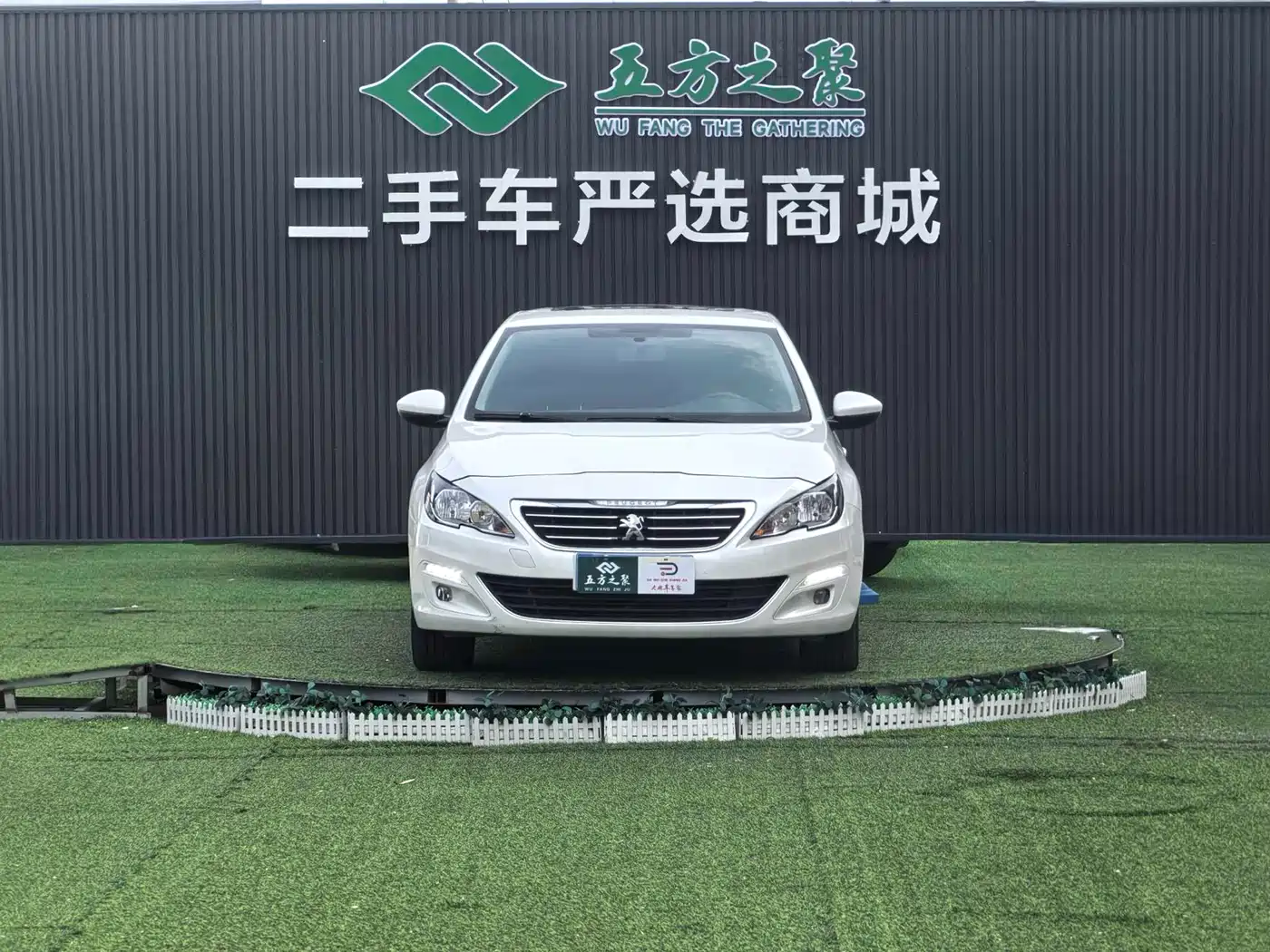 Peugeot 408 2016 1.6T Automatic Luxury Edition фото 2