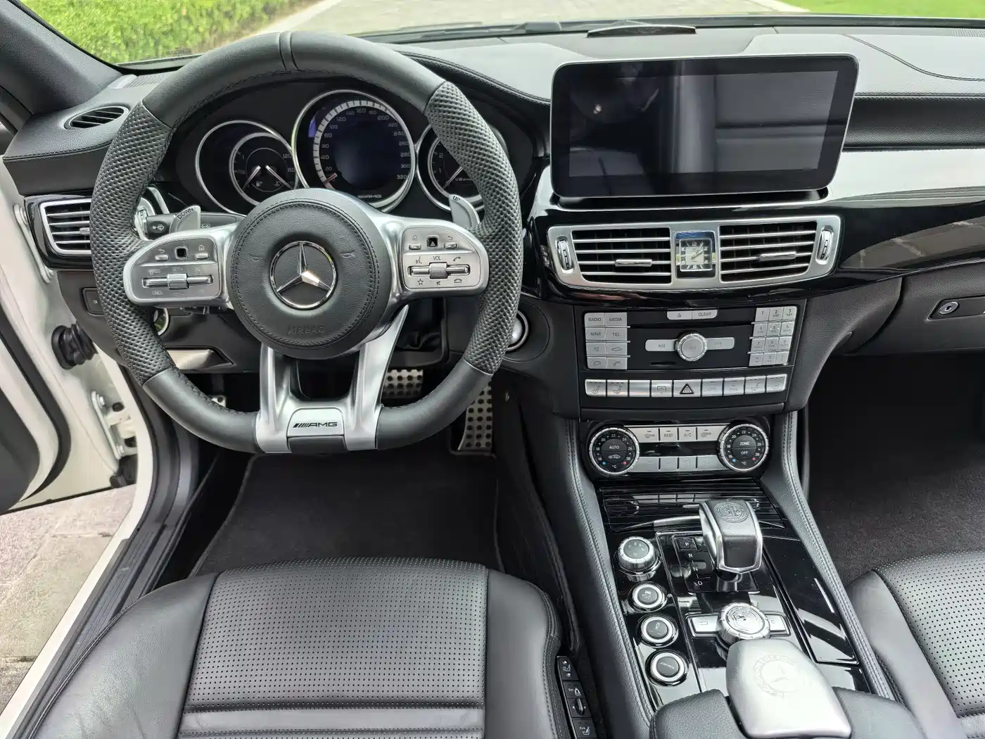 Mercedes-Benz CLS AMG 2015 AMG CLS 63 4MATIC фото 26